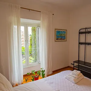 https://dimora-al-colosseo-2-bedrooms.it-romehotels.com